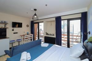 Stylish Studio Apartment with balcony