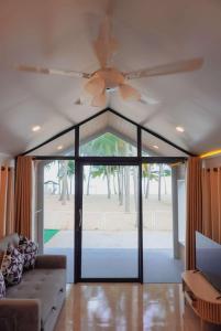 W Sichon Beachfront Homestay