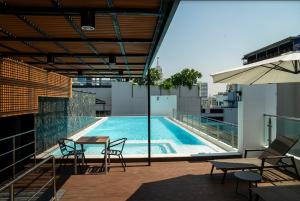 6th Avenue Sukhumvit BKK 302 BTS Asoke & Nana MRT Sukhumvit