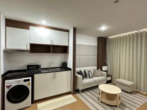 6th Avenue Sukhumvit BKK 302 BTS Asoke & Nana MRT Sukhumvit