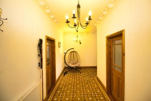 Rochester - Large Private Lounge - Bedroom With En Suite Shower - Large Dining Area - Kitchen - Very Close To Town Centre - Wifi - Off Street Parking