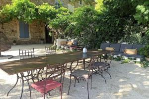 84B7 - Accommodation in a charming 18th century farmhouse