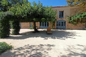 84B7 - Accommodation in a charming 18th century farmhouse