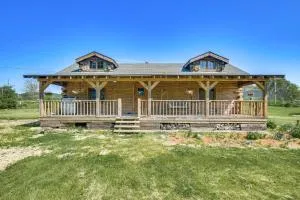Bellevue Log Cabin with Gas Grill and Creek Access - Bettendorf
