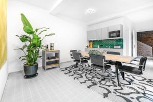 Mitte Loft on 2floors, 150 Qaudratmeter, 2BRs, 2Bathrooms, living room, dinning room up to 8 ppl