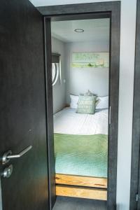 Rode Houseboat Zwartsluis