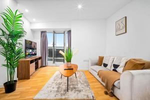 Elegant Two-Bedroom Apartment - Central Location - Private Parking - Balcony 1109M