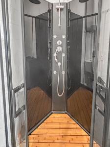 Appartements Studio lumineux avec clim et TV ideal pour couples : photos des chambres