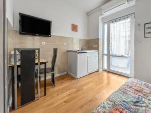 Appartements Studio lumineux avec clim et TV ideal pour couples : photos des chambres