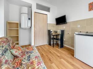 Appartements Studio lumineux avec clim et TV ideal pour couples : photos des chambres