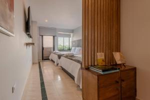 Spectacular City Views -Prime Location-Clock Towe