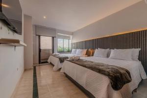 Spectacular City Views -Prime Location-Clock Towe