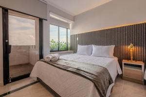 Spectacular City Views -Prime Location-Clock Towe