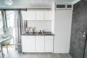 The Grey Pearl Houseboat