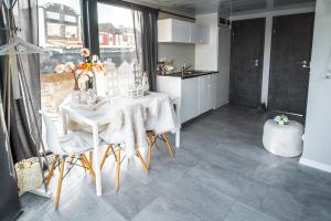 The Grey Pearl Houseboat