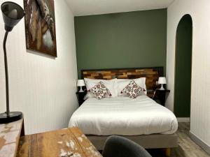 Hotels Le Richelieu Bacchus : photos des chambres