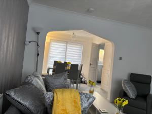 No 10, Ayr, 130m2, New Decor December 2024,new entire 3 bedroom garden house