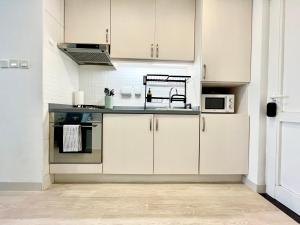 Work from Palm I Weekly Deal I Fast WiFi 318