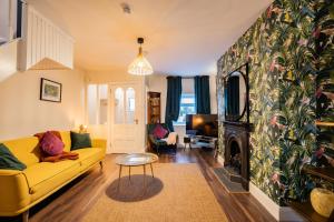 Tropical Vibes in the City of Tribes