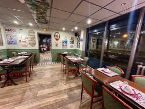 Hotels Le Richelieu Bacchus : photos des chambres