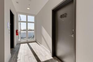 Stunning Nations Condo Minutes from Broadway