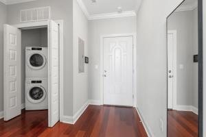 Modern NoLibs Studio - Pool & Gym