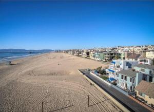 90210 Beach House Middle Unit