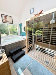 Maisons de vacances Villa de standing - Pleine nature - Jacuzzi : photos des chambres