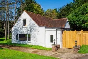 Beautiful Cottage with Tennis Court and Hot Tub - Chalvington