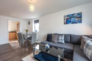 Large flat in Ashford near outlets and Ashford train station