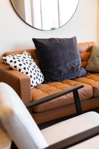 The Van Gogh - Unique 1 bd -Gold Short Term Stays