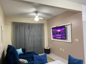 CASA com 3 QUARTOS 1000M DA PRAIA