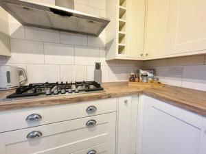 Haven lovely home just off M20 in great area & parking