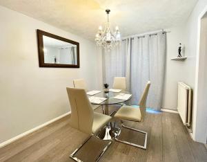 Haven lovely home just off M20 in great area & parking