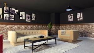 Al Danah 5BR Villa - Grand Private Luxury Haven