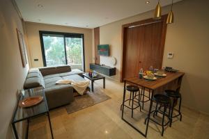 So Stylish et chic Appartement Maarif Palmier Prés De Station Tramway Hassan 2 et Restaurant Luigi Pas de Vis-à-Vis Casablanca