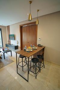 So Stylish et chic Appartement Maarif Palmier Prés De Station Tramway Hassan 2 et Restaurant Luigi Pas de Vis-à-Vis Casablanca