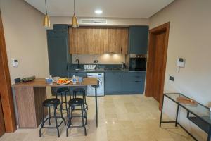 So Stylish et chic Appartement Maarif Palmier Prés De Station Tramway Hassan 2 et Restaurant Luigi Pas de Vis-à-Vis Casablanca