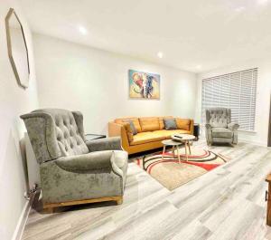 Swindon 3 bedroom relaxing home with parking - good location for family or contractors