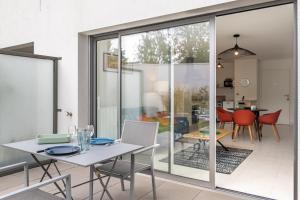 Appartements Canon proche de la gare maritime au rdc : photos des chambres