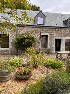 Maisons de vacances Tiny House dans les Bois Une Evasion Cozy pour Deux ! : photos des chambres