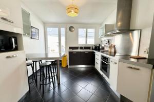 Appartements Grand appartement Cosy - Terrasse - 50m de l’ocean : photos des chambres