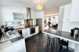 Appartements Grand appartement Cosy - Terrasse - 50m de l’ocean : photos des chambres