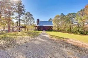 Cabin with Catch and Release Pond in Hueytown! - Brighton