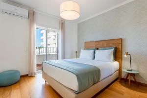 Ocean View 2 BDR Flat With Balcony by LovelyStay