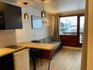 Studio confortable 4 pers. au pied des pistes avec balcon - FR-1-502-564