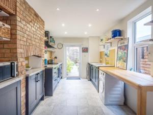 Charming 4BR Victorian Townhouse - Central Oxford - Pass the Keys