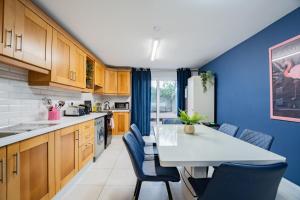 Tropical Vibes in the City of Tribes