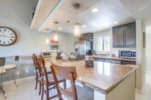 Games, Grill and Golf Course View Palm Desert Gem!