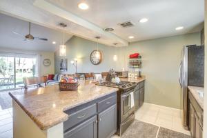 Games, Grill and Golf Course View Palm Desert Gem!